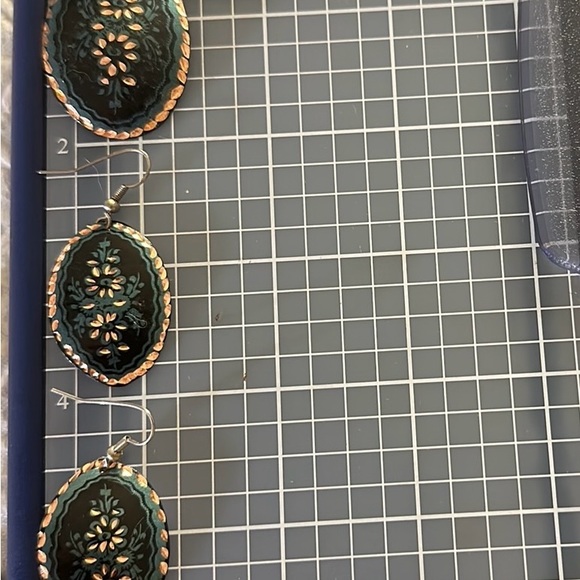 Dreamy azure blue & copper 3-piece set of oval pendant & matching earrings - Picture 4 of 4